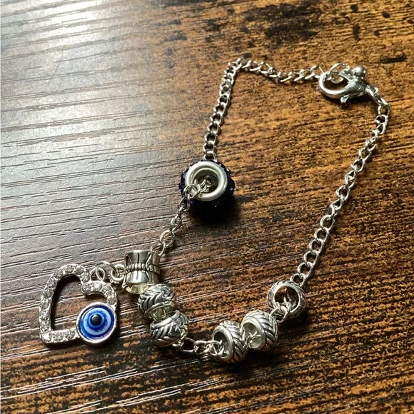 Bracelets - Picture 3 of 10